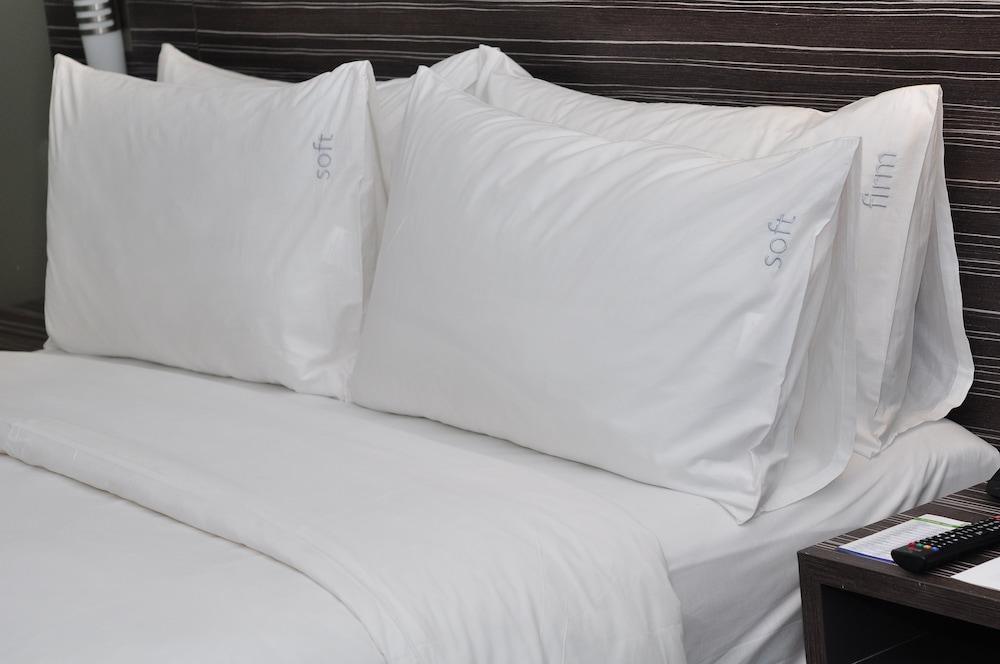 Holiday Inn Express Surabaya Centerpoint By Ihg Kültér fotó